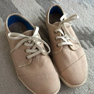 Toms Men’s size 7 (Women’s 8.5) shoes NEW